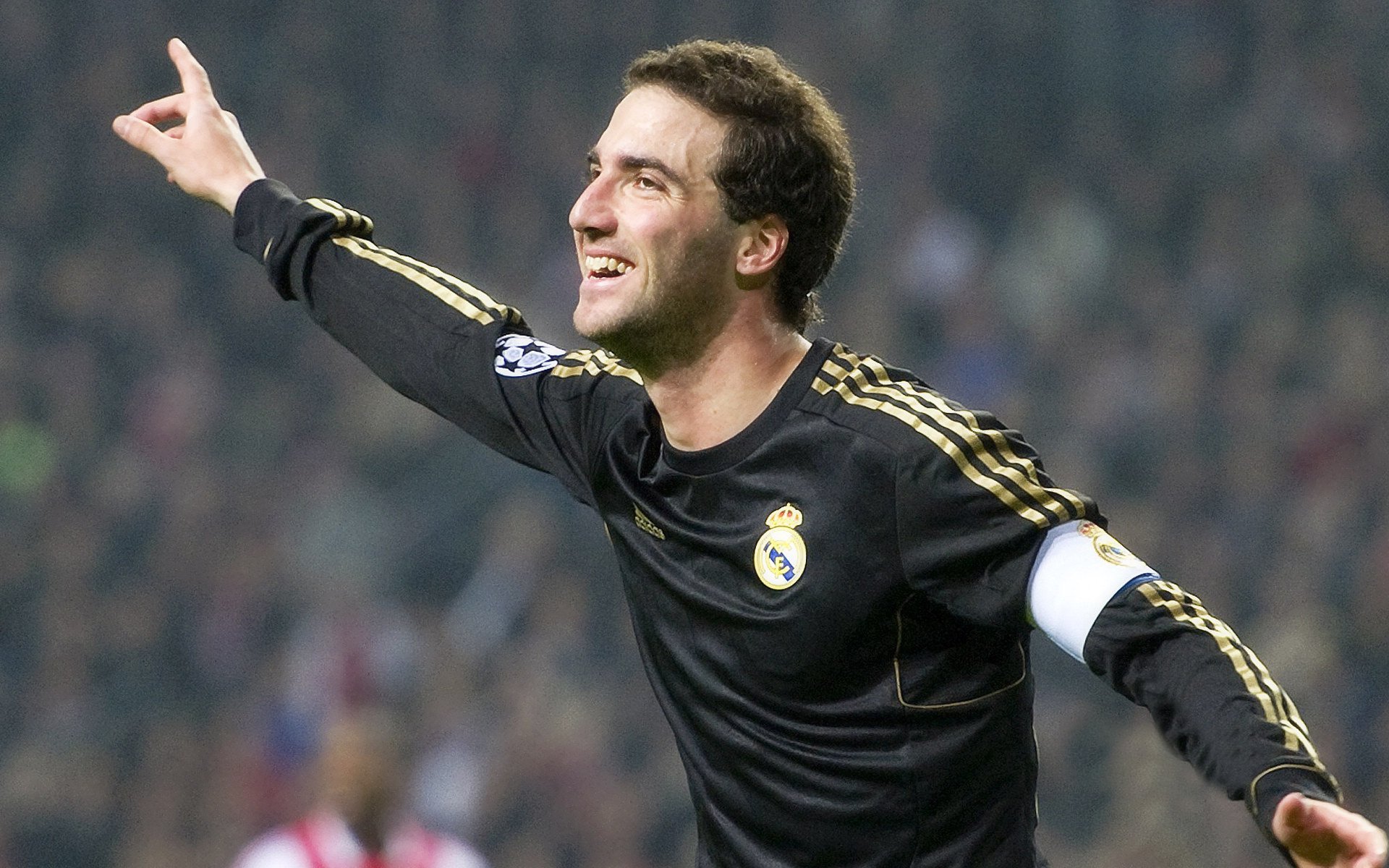 戈贝尔爆发统治禁区，猛龙末节一波流带走尼克斯