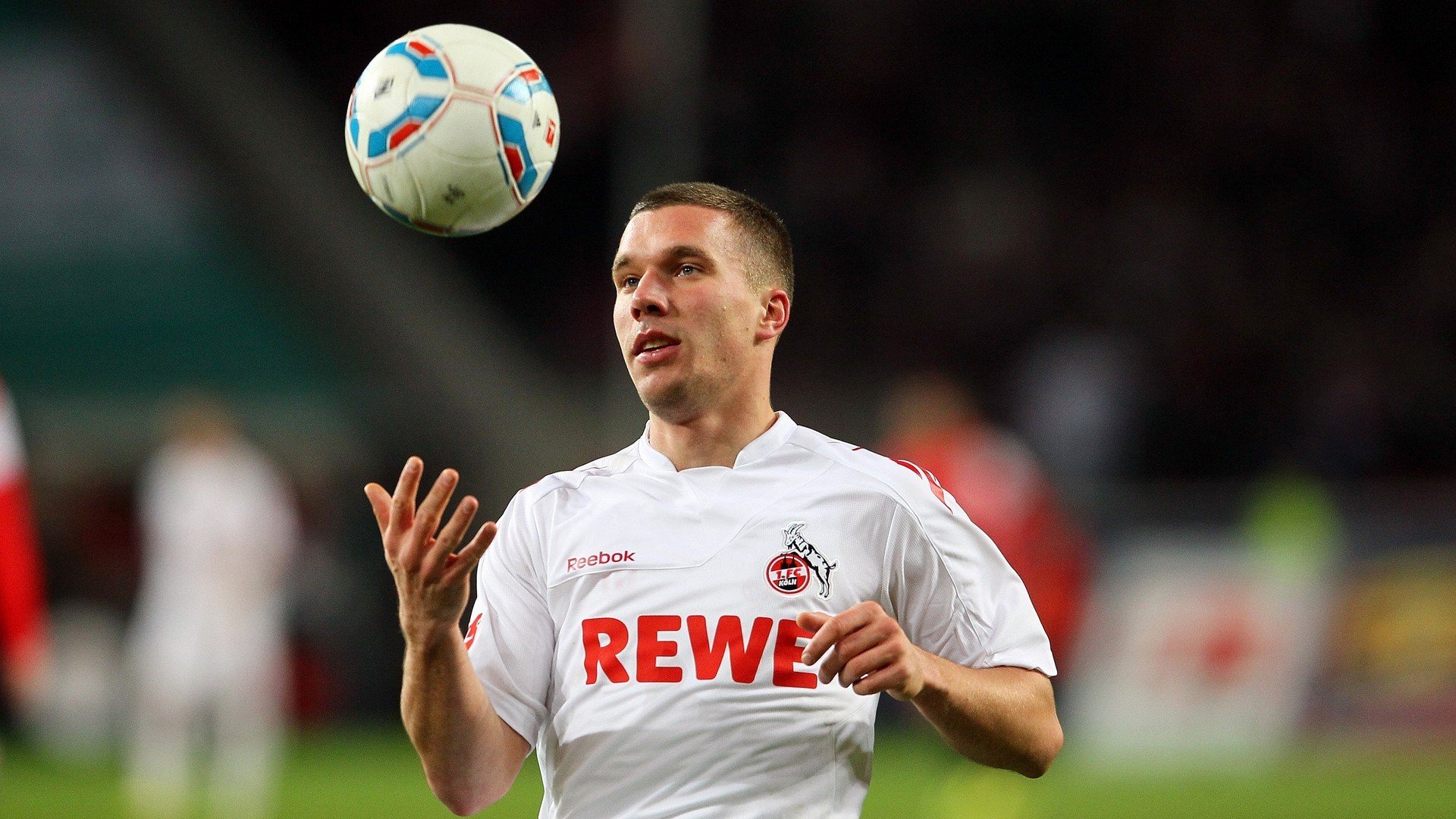 上海赛道双重奏，梅赛德斯完胜法拉利，周冠宇点燃主场赛场