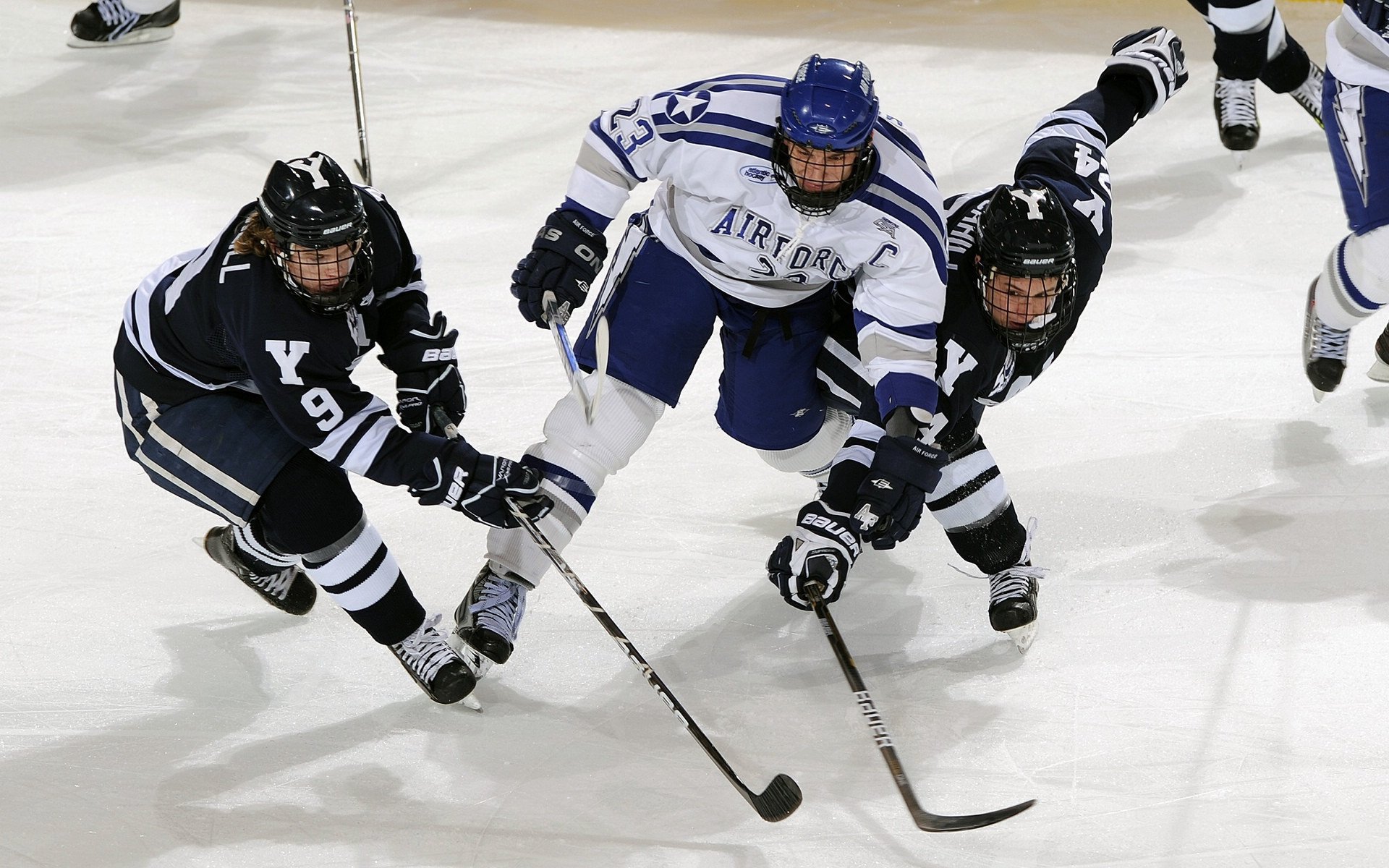 欧陆烽火，土耳其铁血防线对决法国豪华锋线，凯恩里程碑之夜见证新王加冕