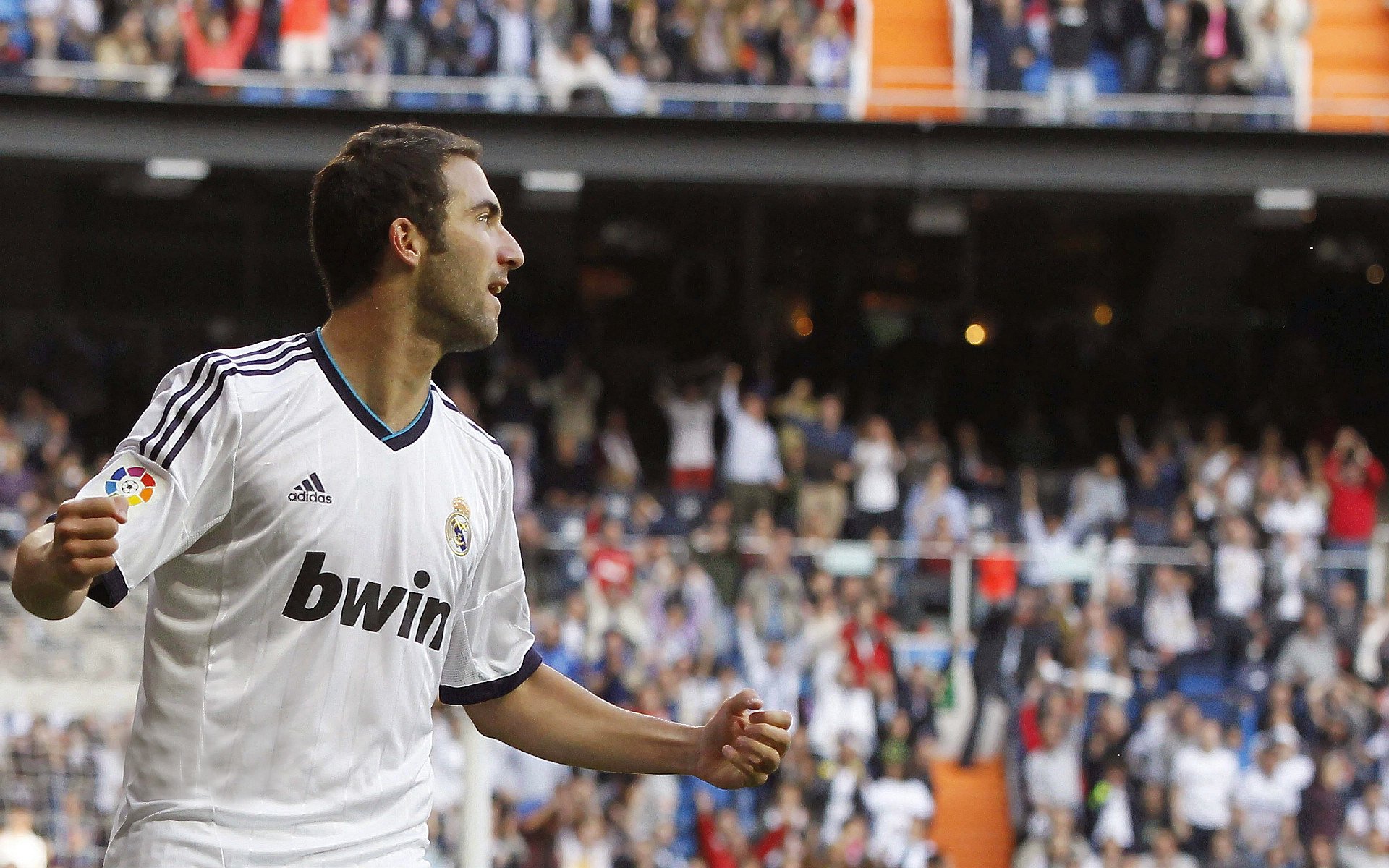 跨界掌控力，从里昂的节奏艺术到范戴克的F1赛道统治