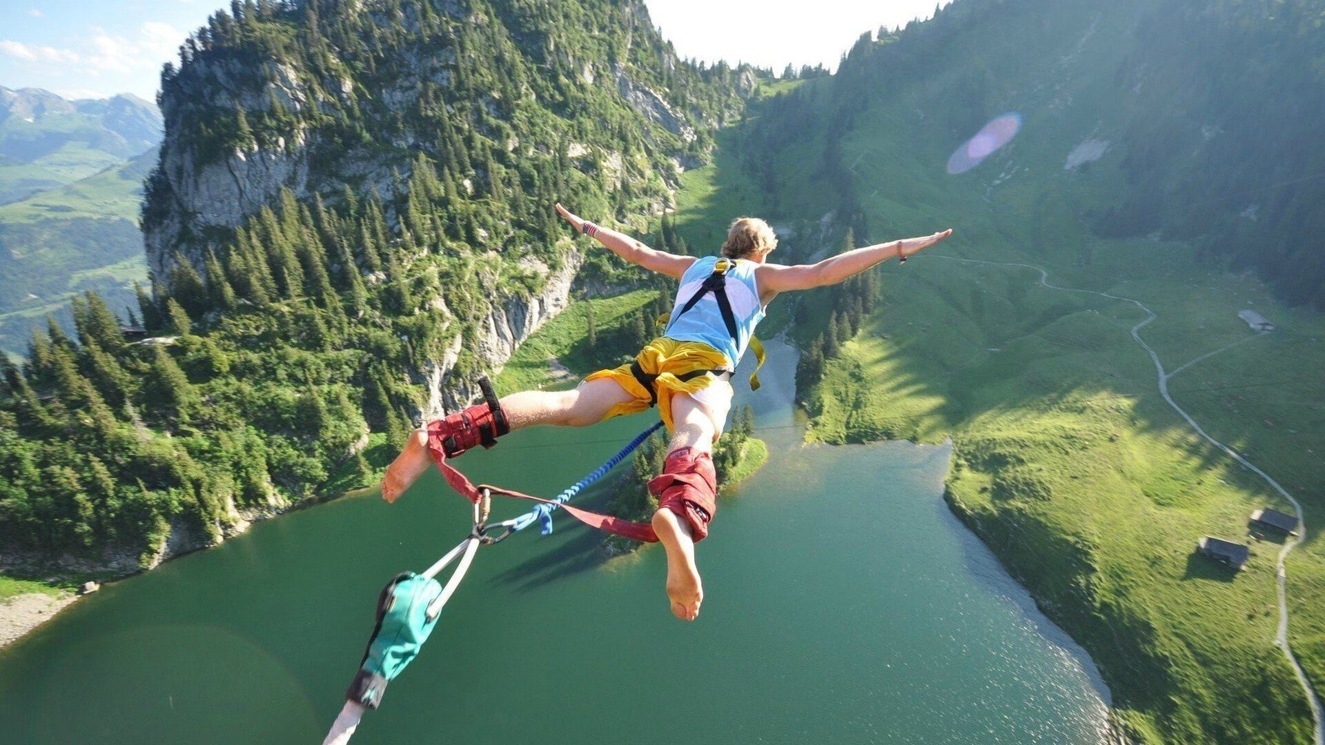 足球之夜，比利时之刃险破东方长城，萨内一瞬惊艳四座